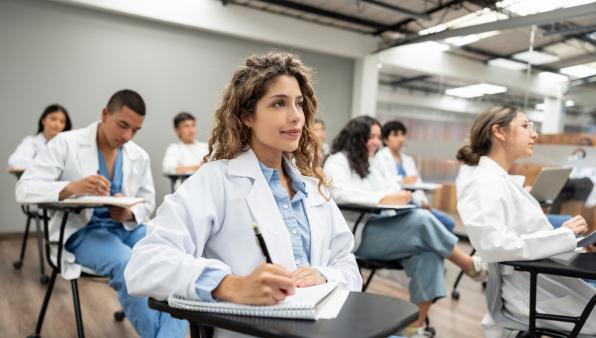 Professioni sanitarie: perché non attraggono più e come possiamo ridare loro valore