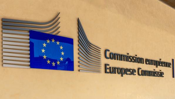 Trent’anni di autorizzazioni centralizzate dei farmaci in UE. La Commissione celebra un pilastro della salute europea e guarda al futuro dell’innovazione